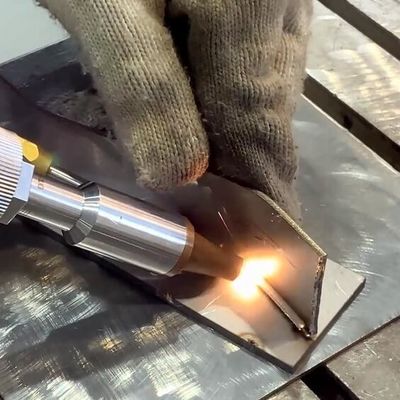 Purple Horn 3000W Handheld Fiber Laser Welding Machine For Metal Stainless Steel